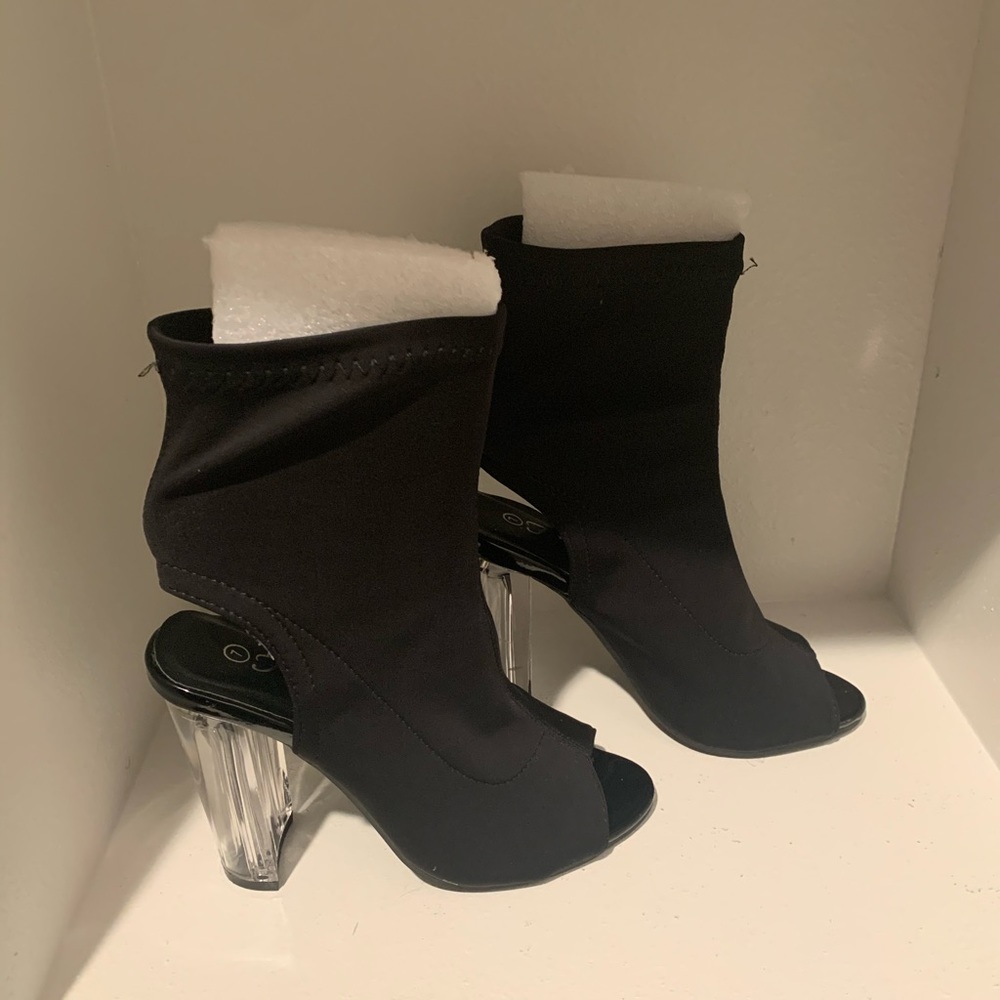 BLACK HEELS